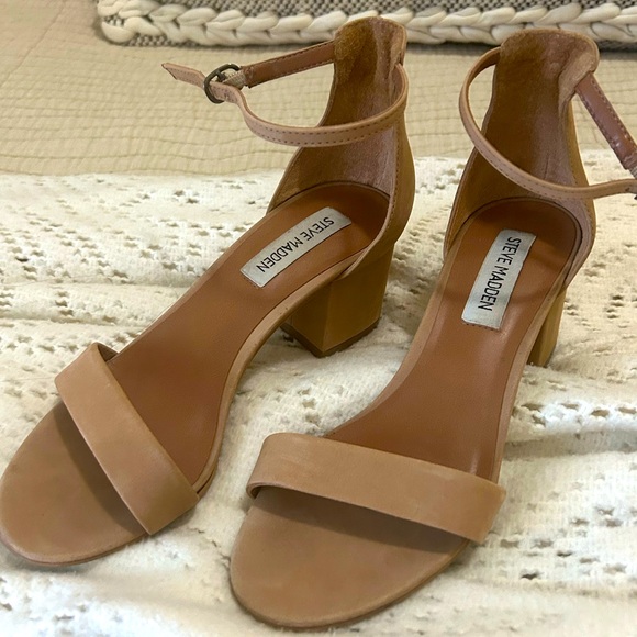 Steve Madden Irenee block heel in sand buck color - Picture 2 of 3